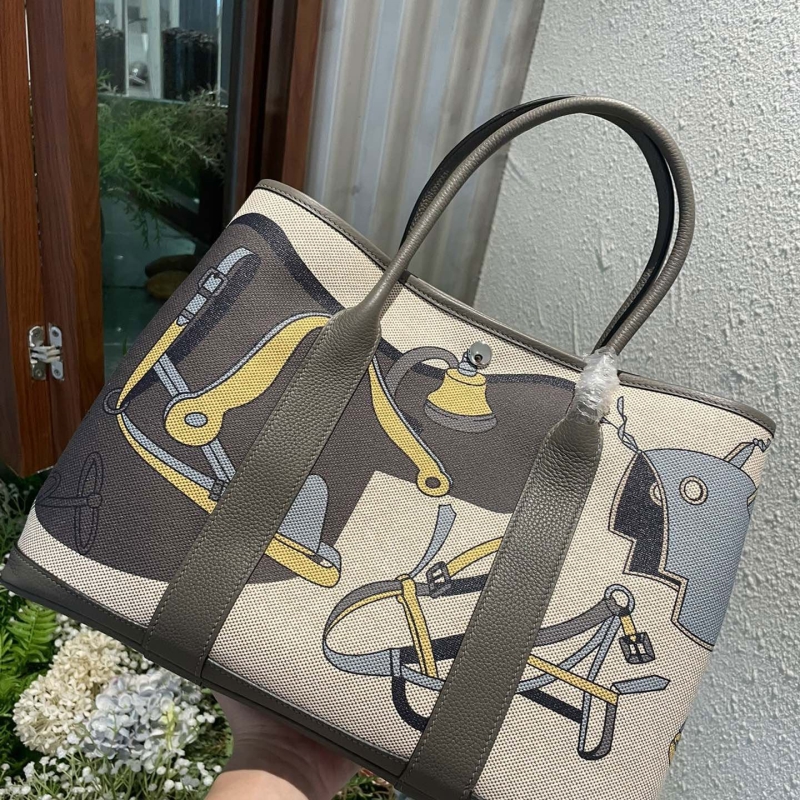 H**mes shopping bags